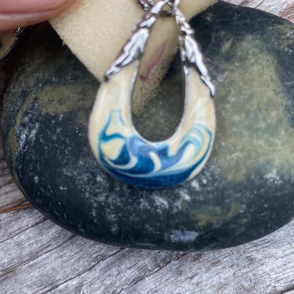 Painted white & blue swirl hoop earrings - Picture 2 of 2